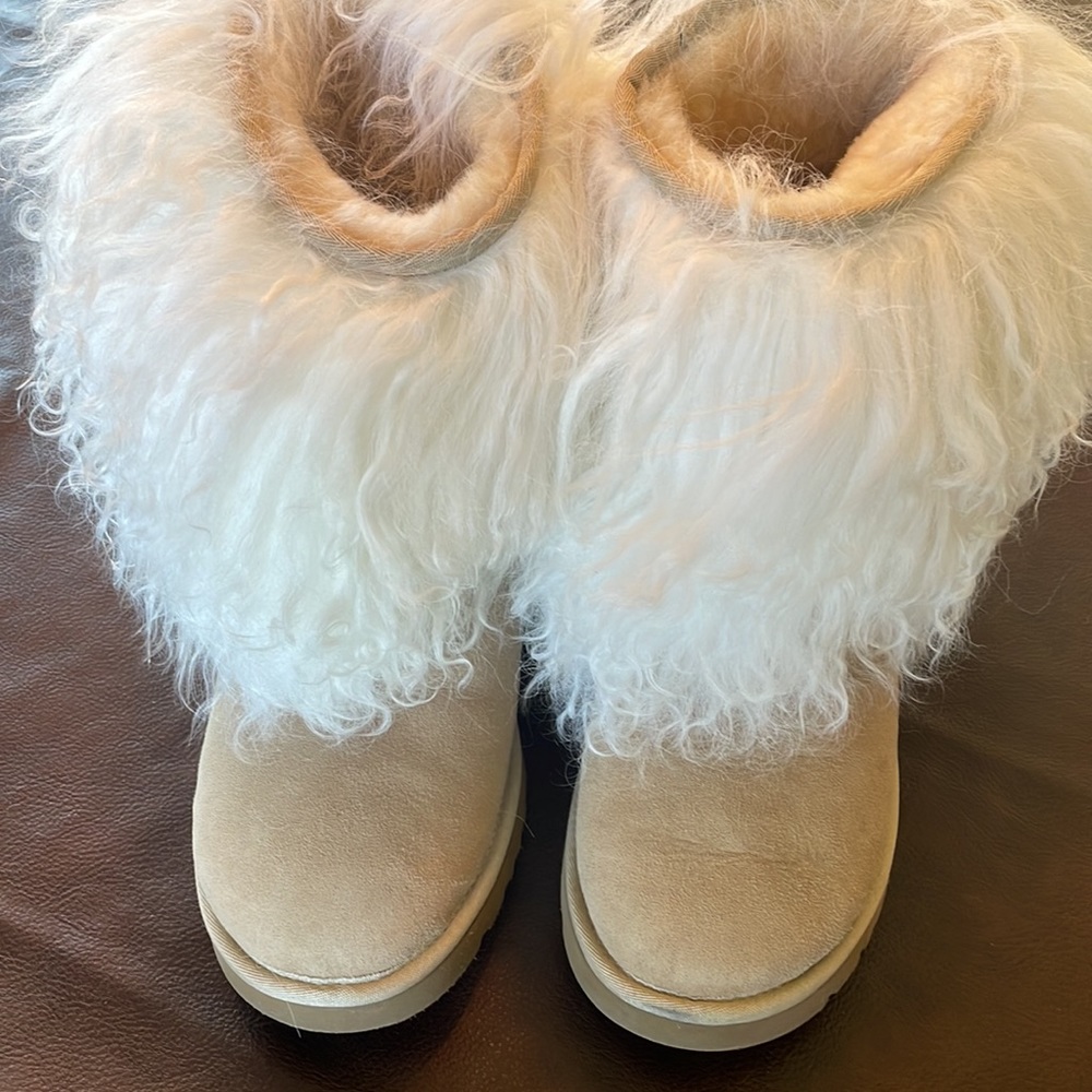 UGG Model 1875, Sheepskin, cuff boot, Size 10 Women, clean, excellent condition